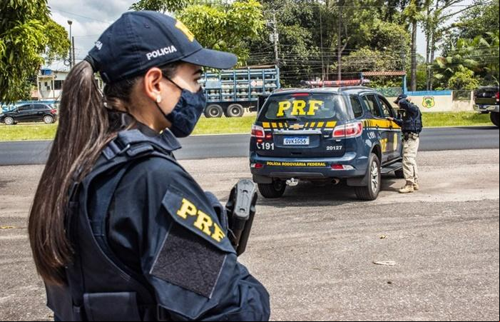 PRF prende homem com mandato de prisão em aberto